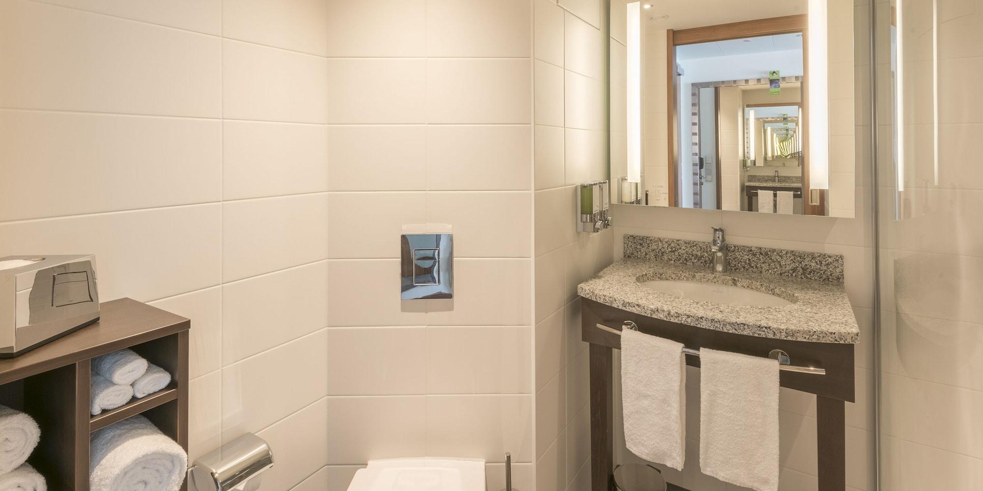 Hampton By Hilton West Hotel